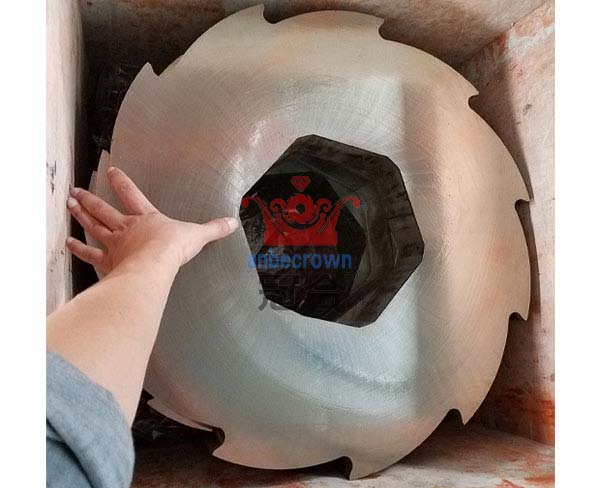 垃圾撕碎機(jī)生產(chǎn)中的安全防護(hù)出了問題怎么辦？